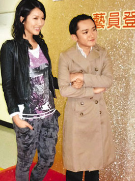  王祖蓝女朋友 是谁 李亚男资料175身材大揭秘 