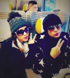  周杰伦坐动车 首次曝合照惹争议 很显然第一次