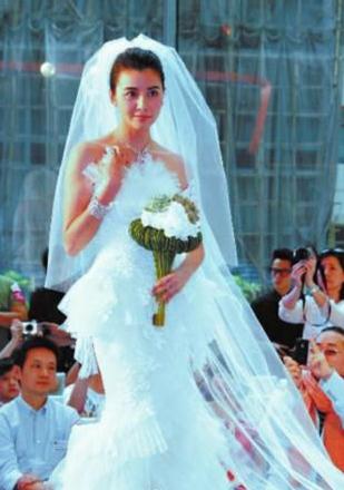  郑伊健结婚 了吗?与蒙嘉慧结婚照 七年爱情终于